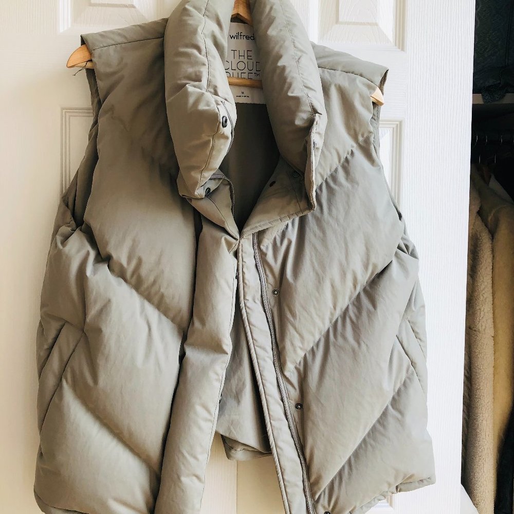 Aritzia Wilfred The Cloud Puff Vest